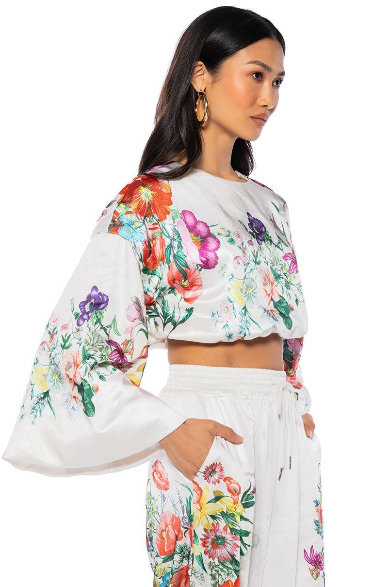 FULL BLOOM ZIP OFF SLEEVES BLOUSE Product Image