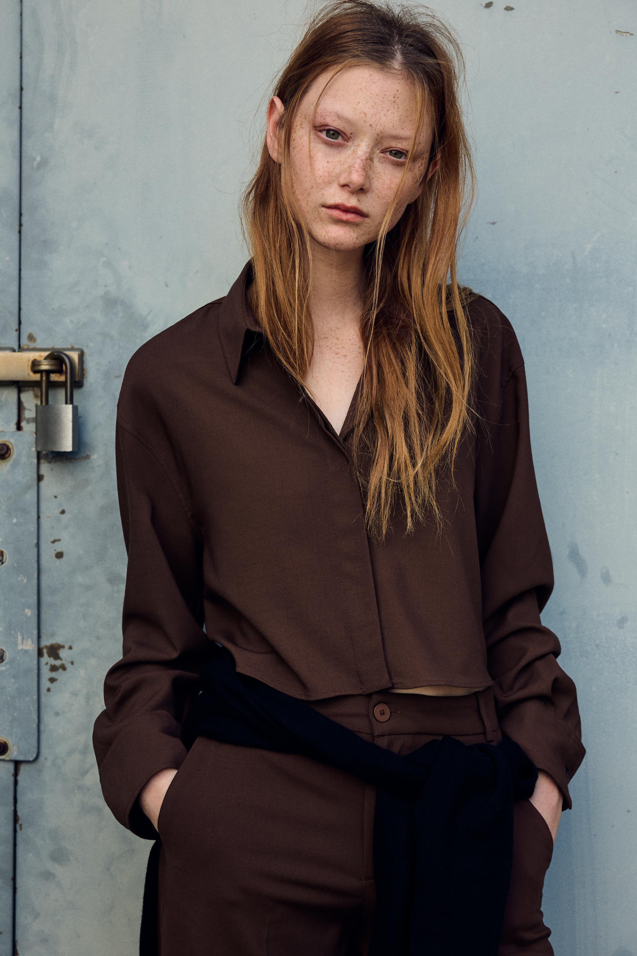 RELAXED FIT CROP SHIRT Product Image