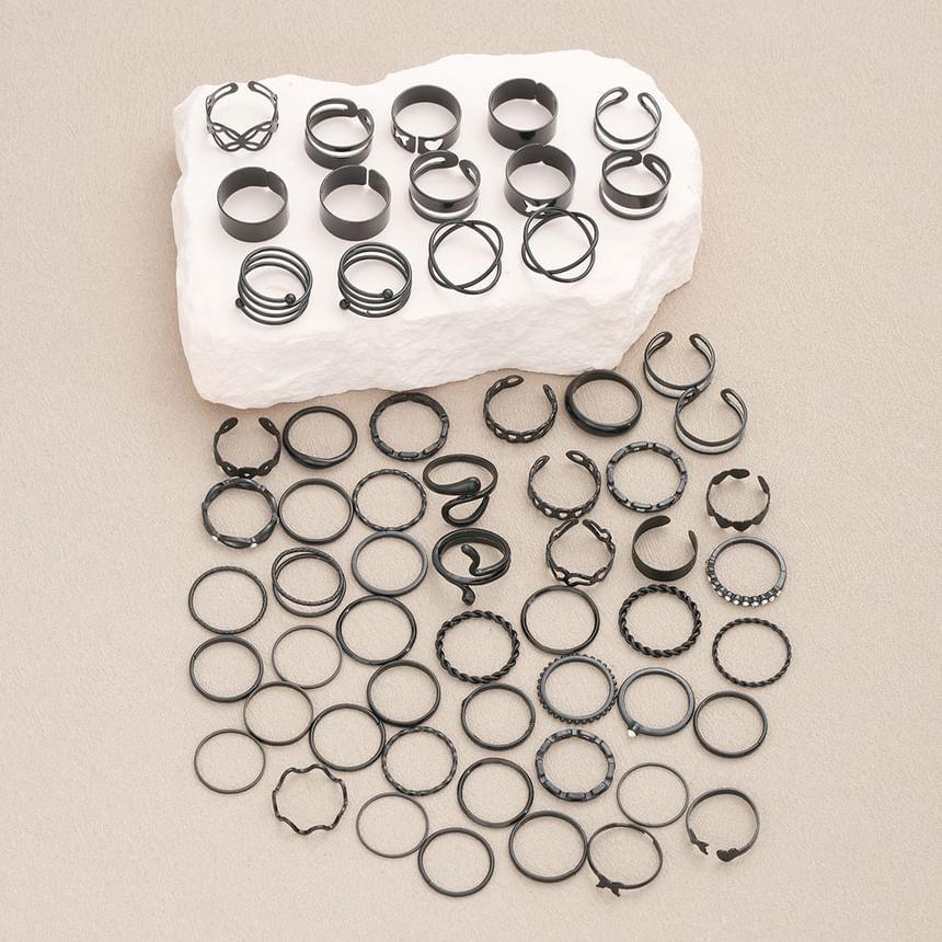 Matte Spiral Ring Set Product Image