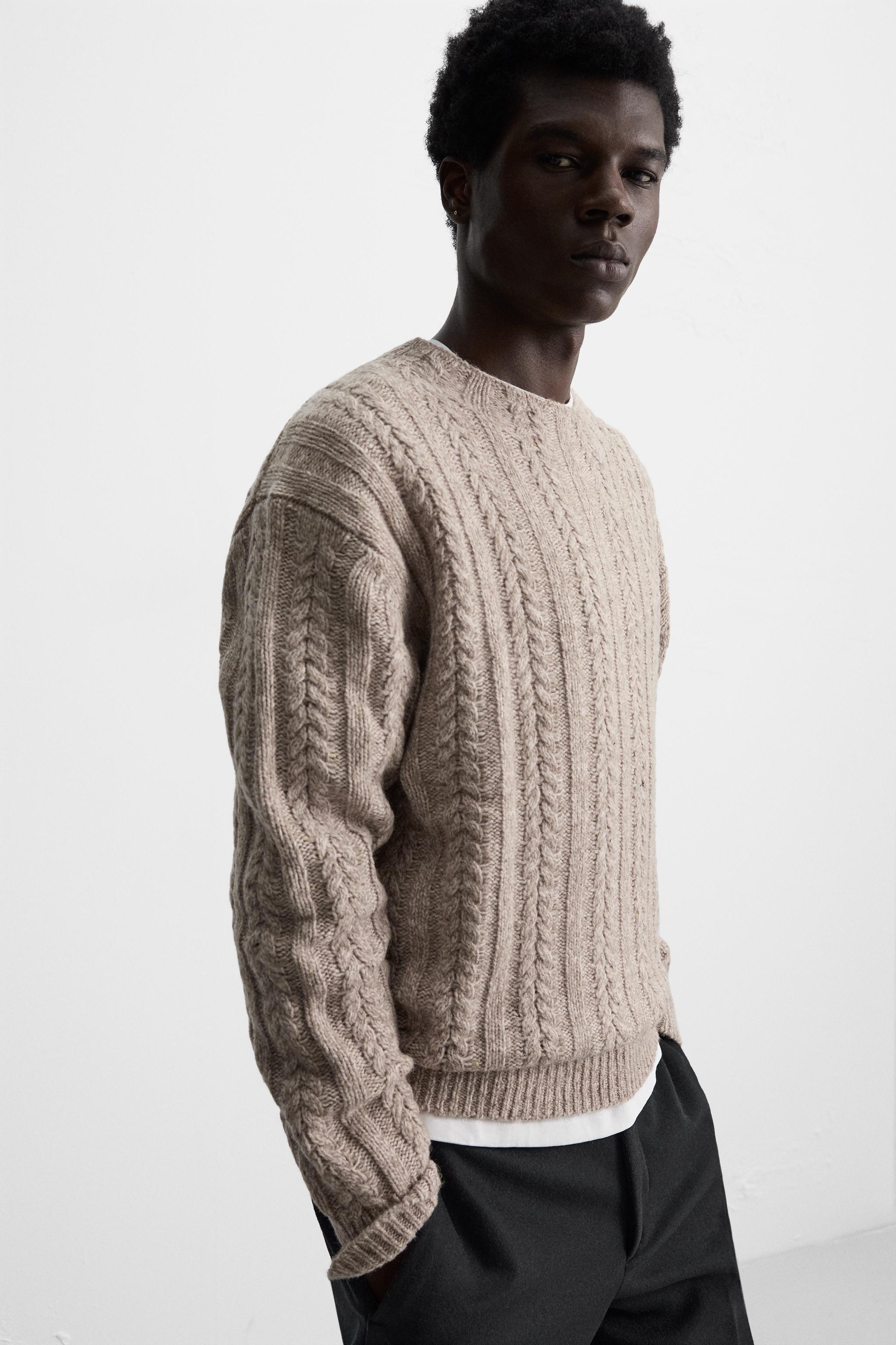 WOOL BLEND CABLE KNIT SWEATER Product Image