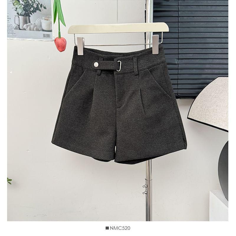 High-Waist Pleated Wool Shorts With Belt Loop Product Image