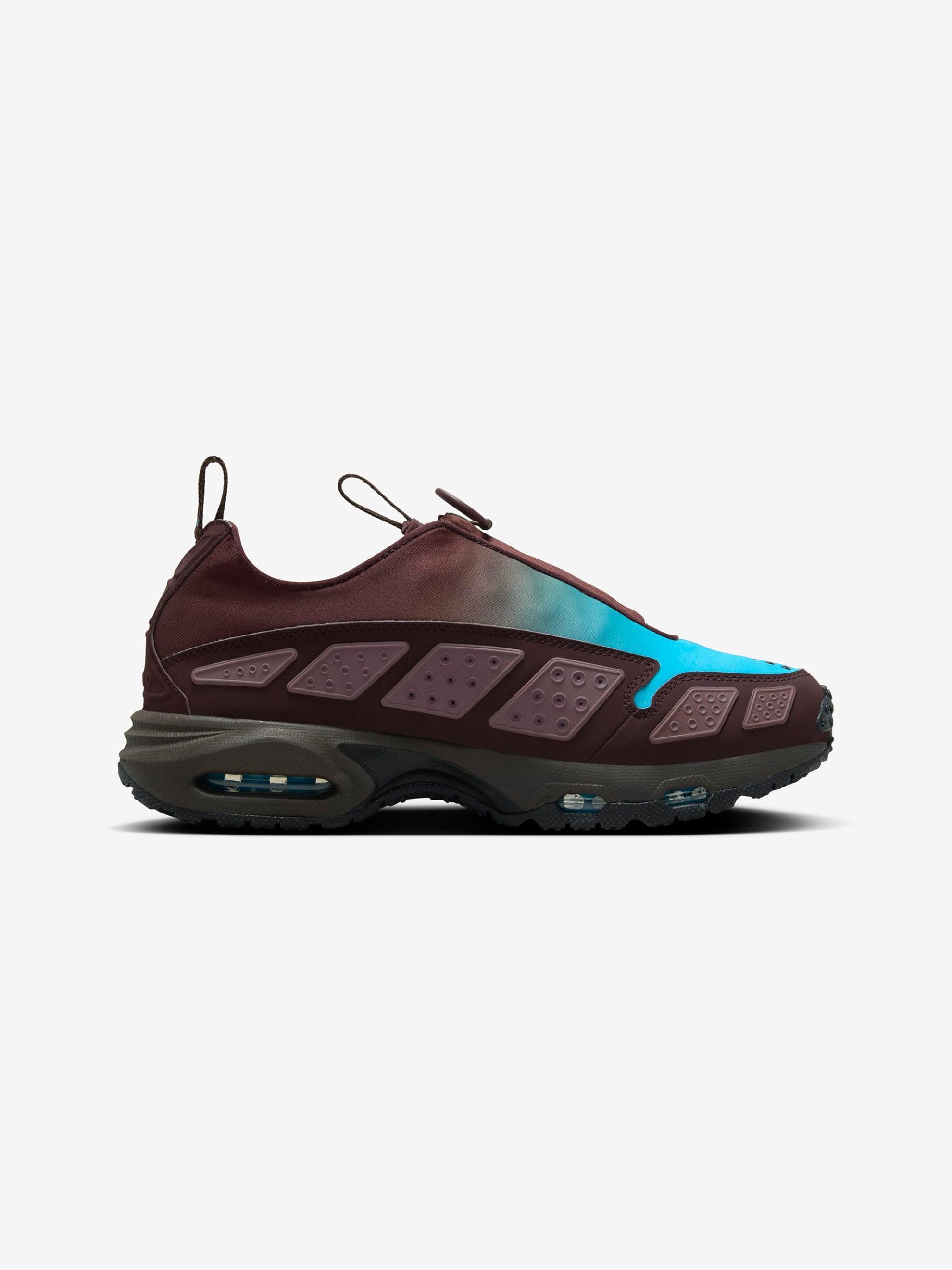 Women's NIKE AIR MAX SNDR (BURGUNDY CRUSH/BALTIC BLUE-BAROQUE BROWN) Female Product Image