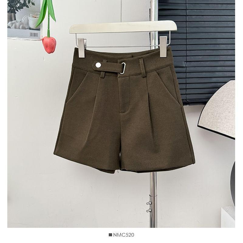 High-Waist Pleated Wool Shorts With Belt Loop Product Image