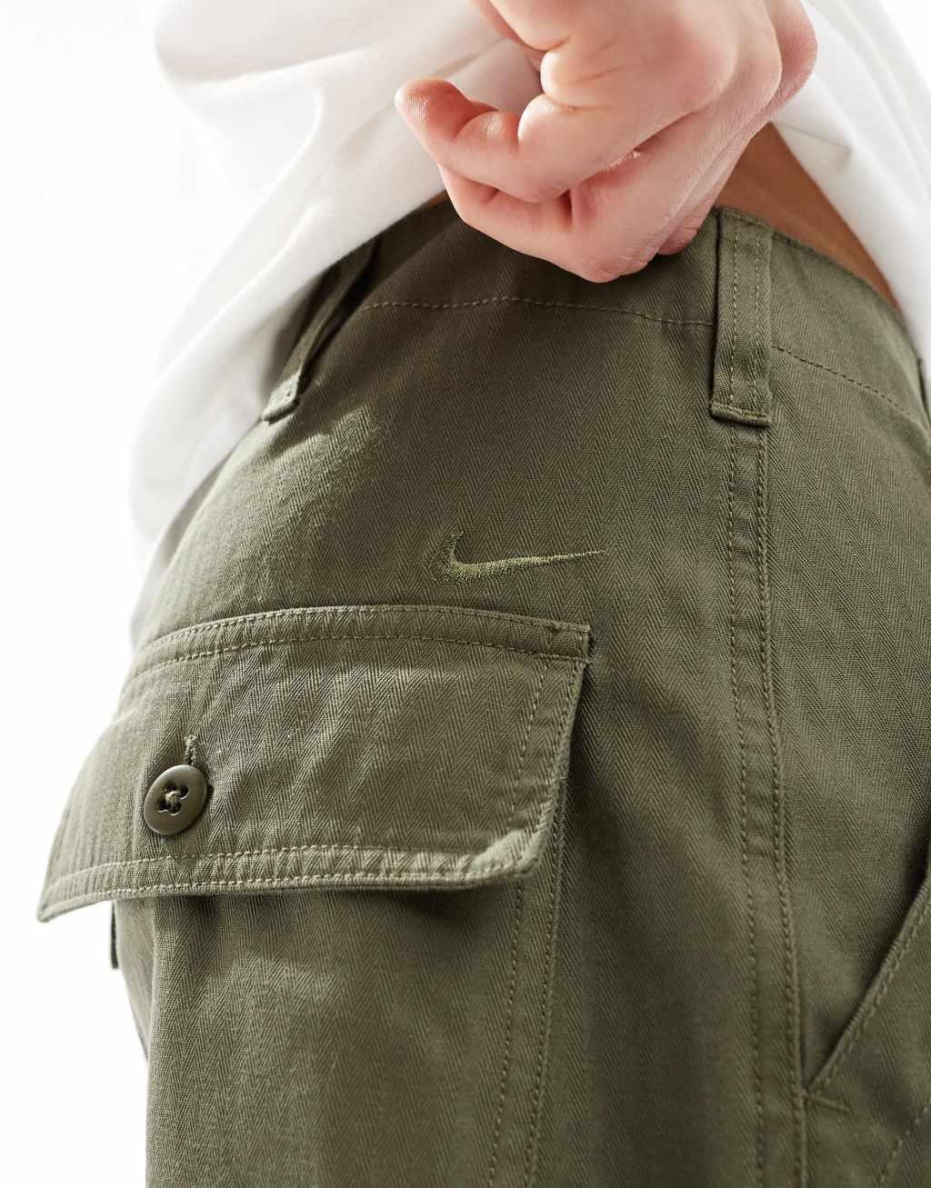 Nike Life pants in khaki Product Image