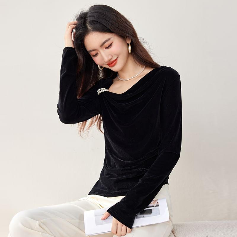 Long-Sleeve Asymmetrical Neck Faux Pearl Velvet Slim Fit Top Product Image