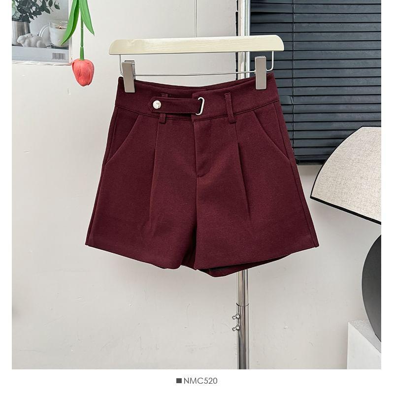 High-Waist Pleated Wool Shorts With Belt Loop Product Image