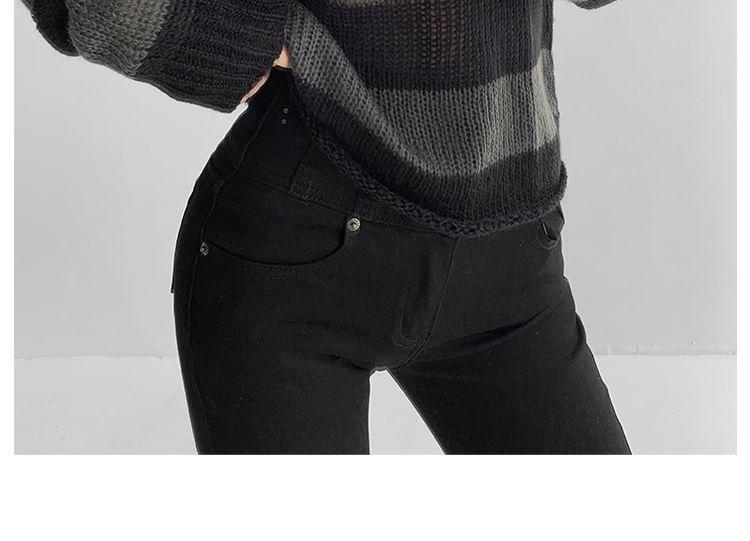 Cropped Lace-Hem V-Neck Knit Top Product Image