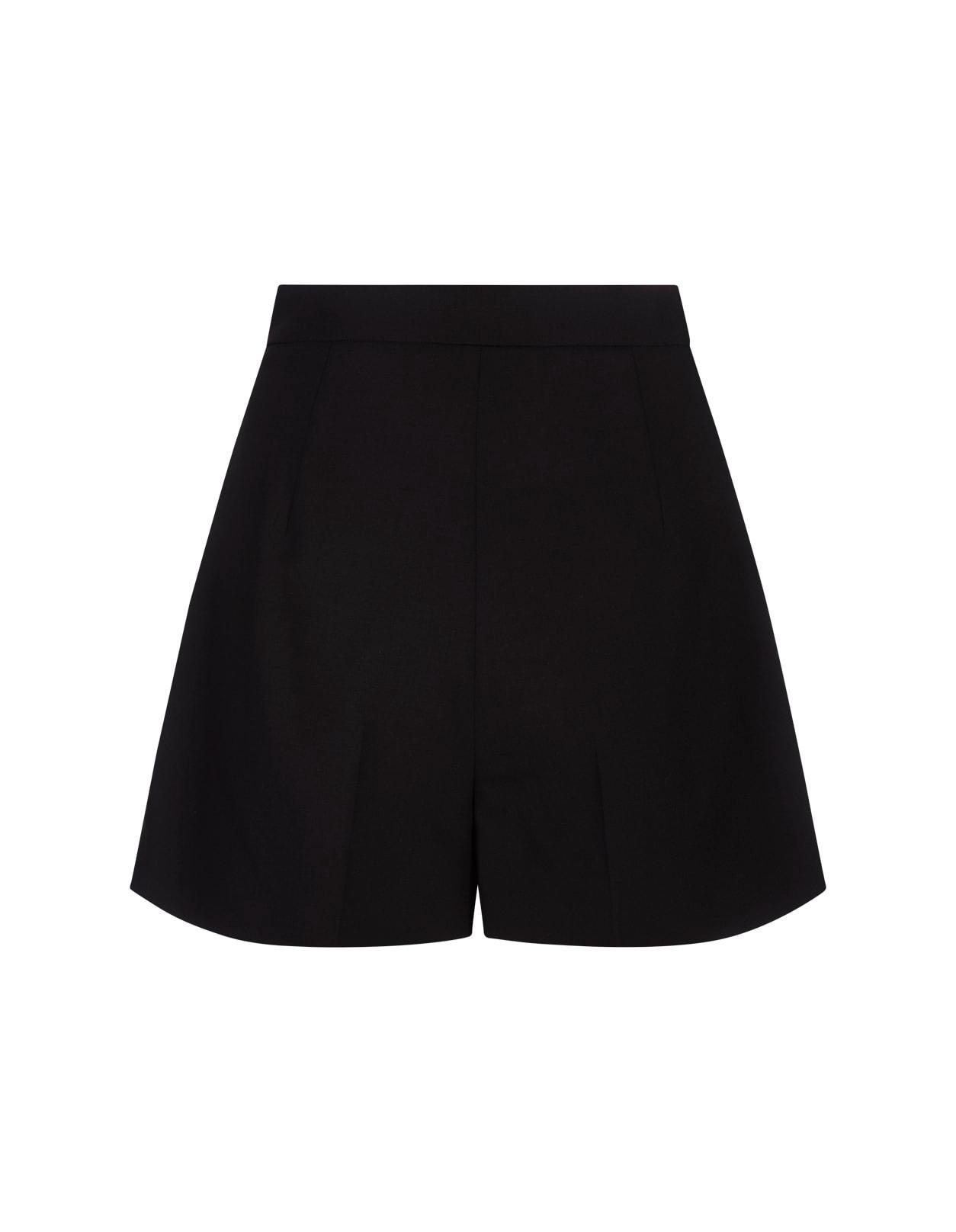 Pleated Shorts In Black Product Image