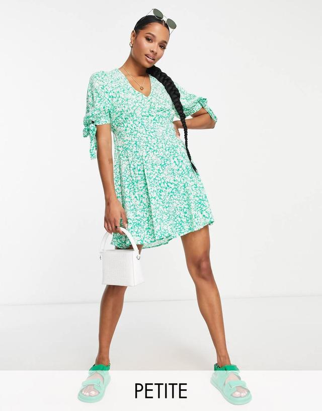 New Look Petite tie sleeve tea dress in green floral Product Image