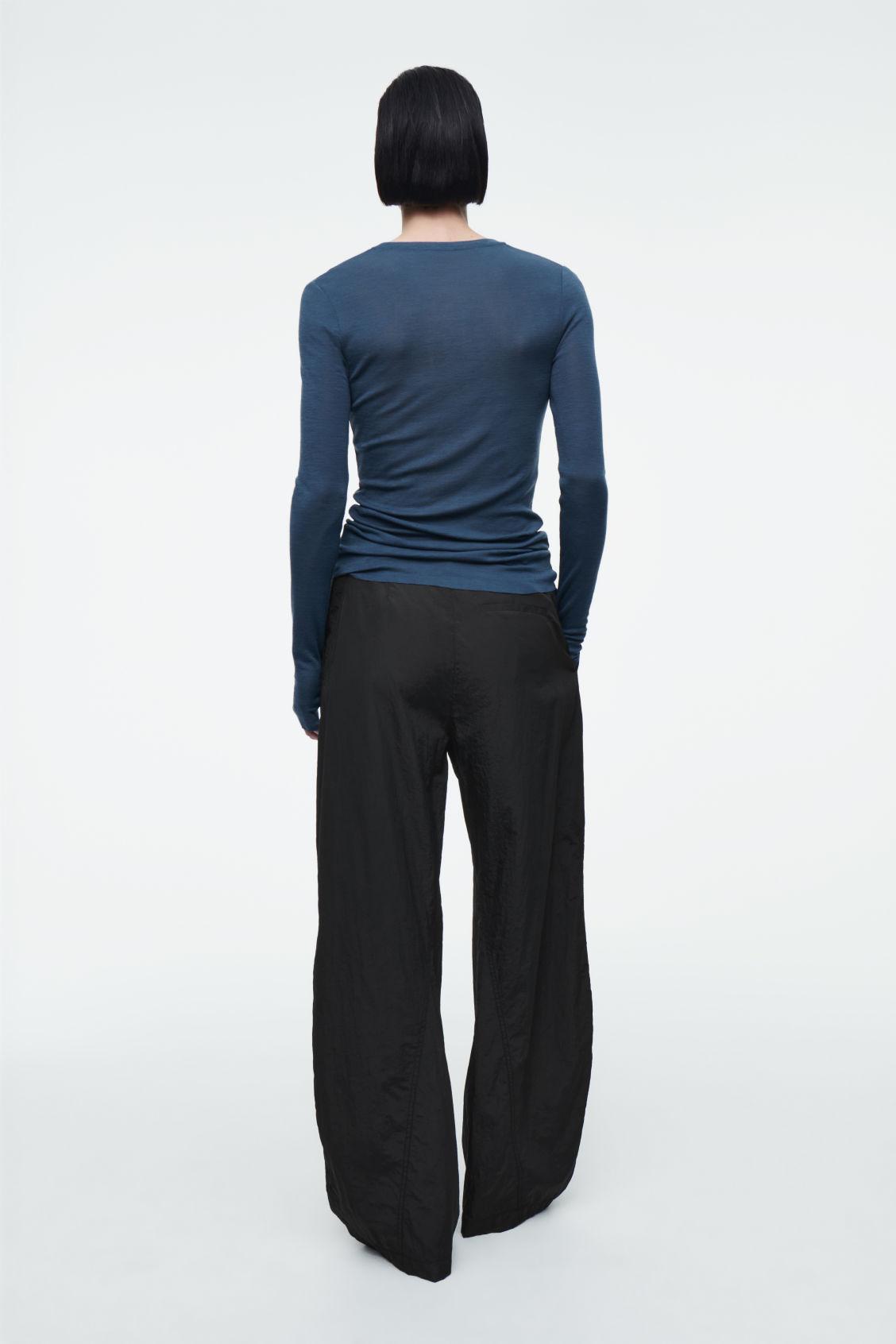 CREW-NECK MERINO WOOL TOP Product Image