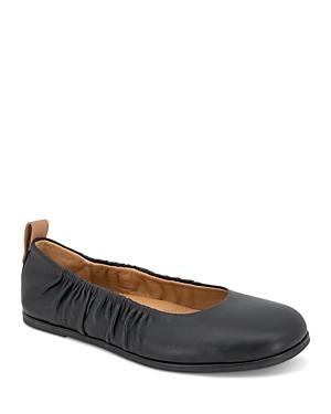 Gentle Souls by Kenneth Cole Womens Mavis Slip On Ballet Flats Product Image