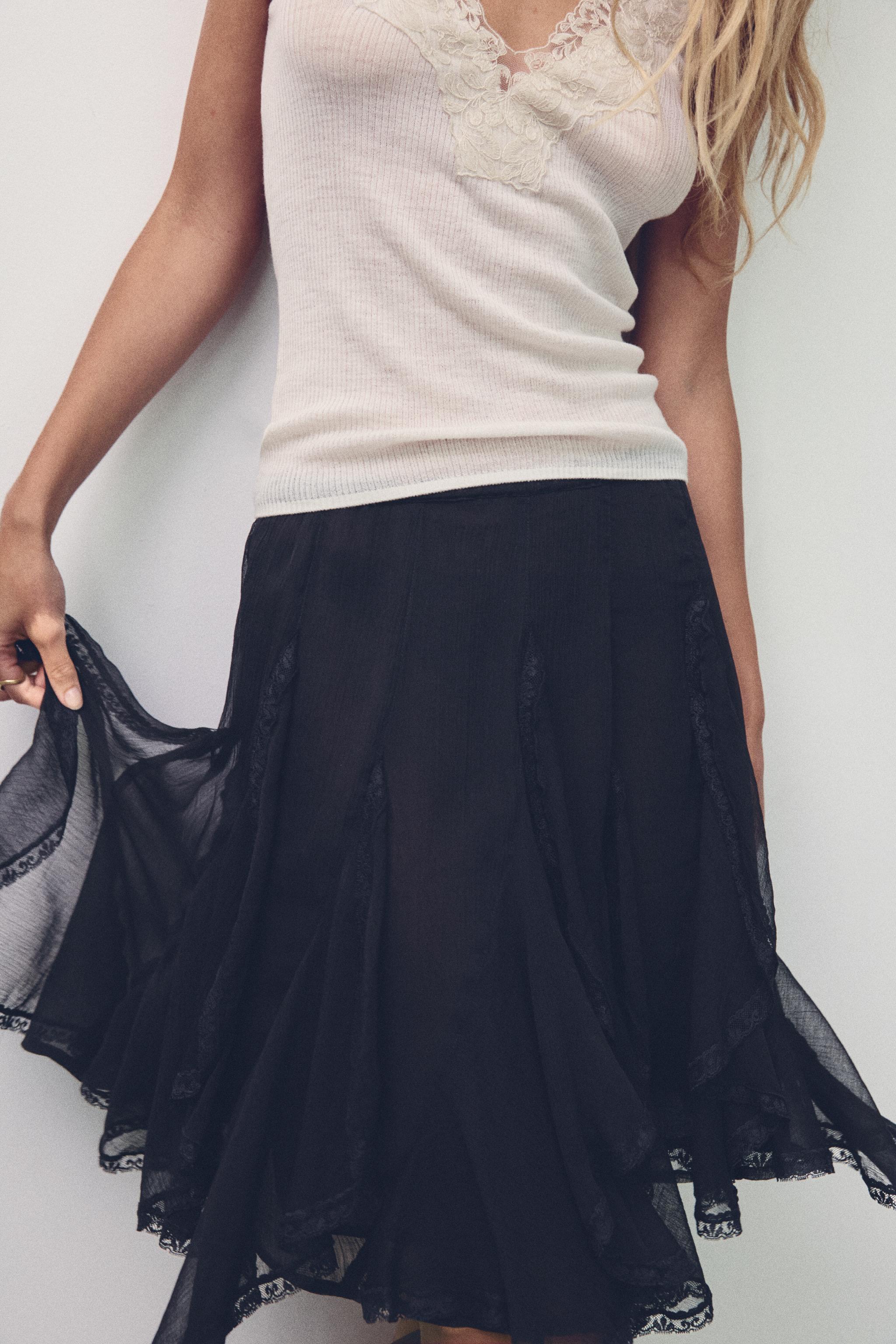 RUFFLED SKIRT Product Image