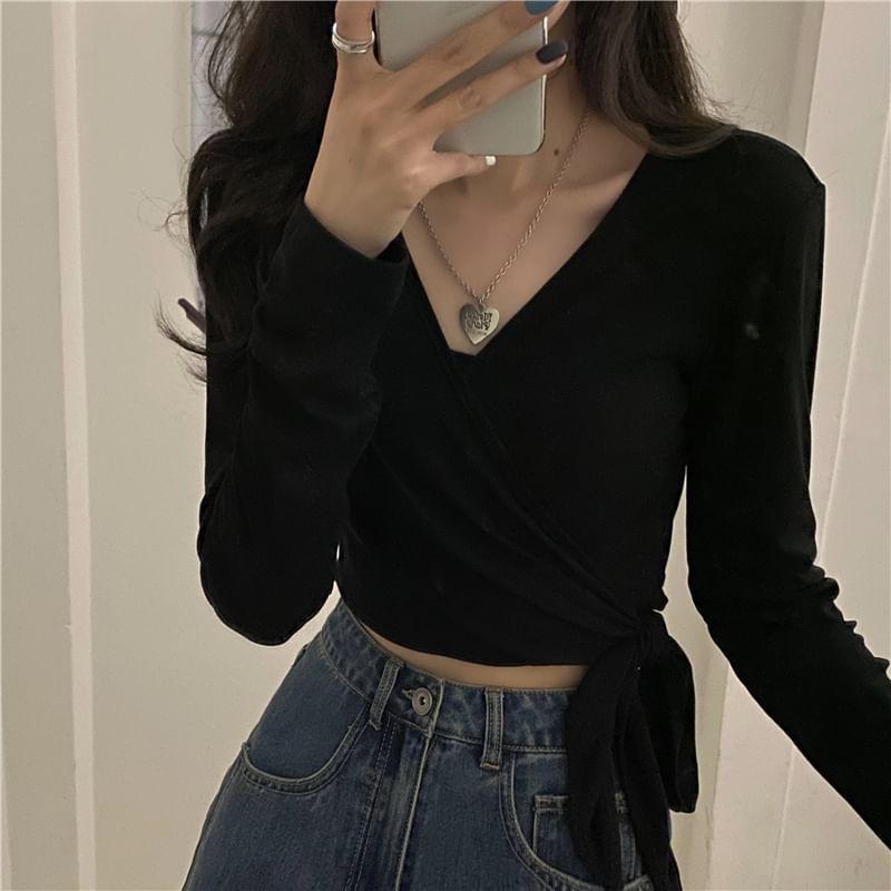 Long-Sleeve Round Neck Plain Tie-Side Crop Tee Product Image