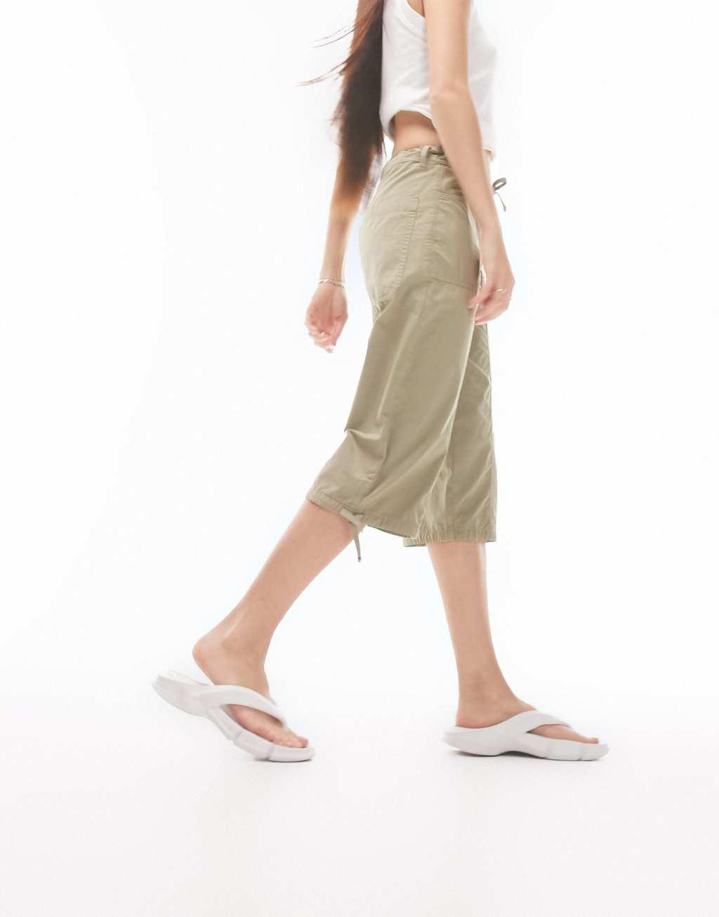 Topshop low rise cropped capri cargo pants in sage Product Image