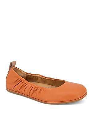 Gentle Souls by Kenneth Cole Womens Mavis Slip On Ballet Flats Product Image