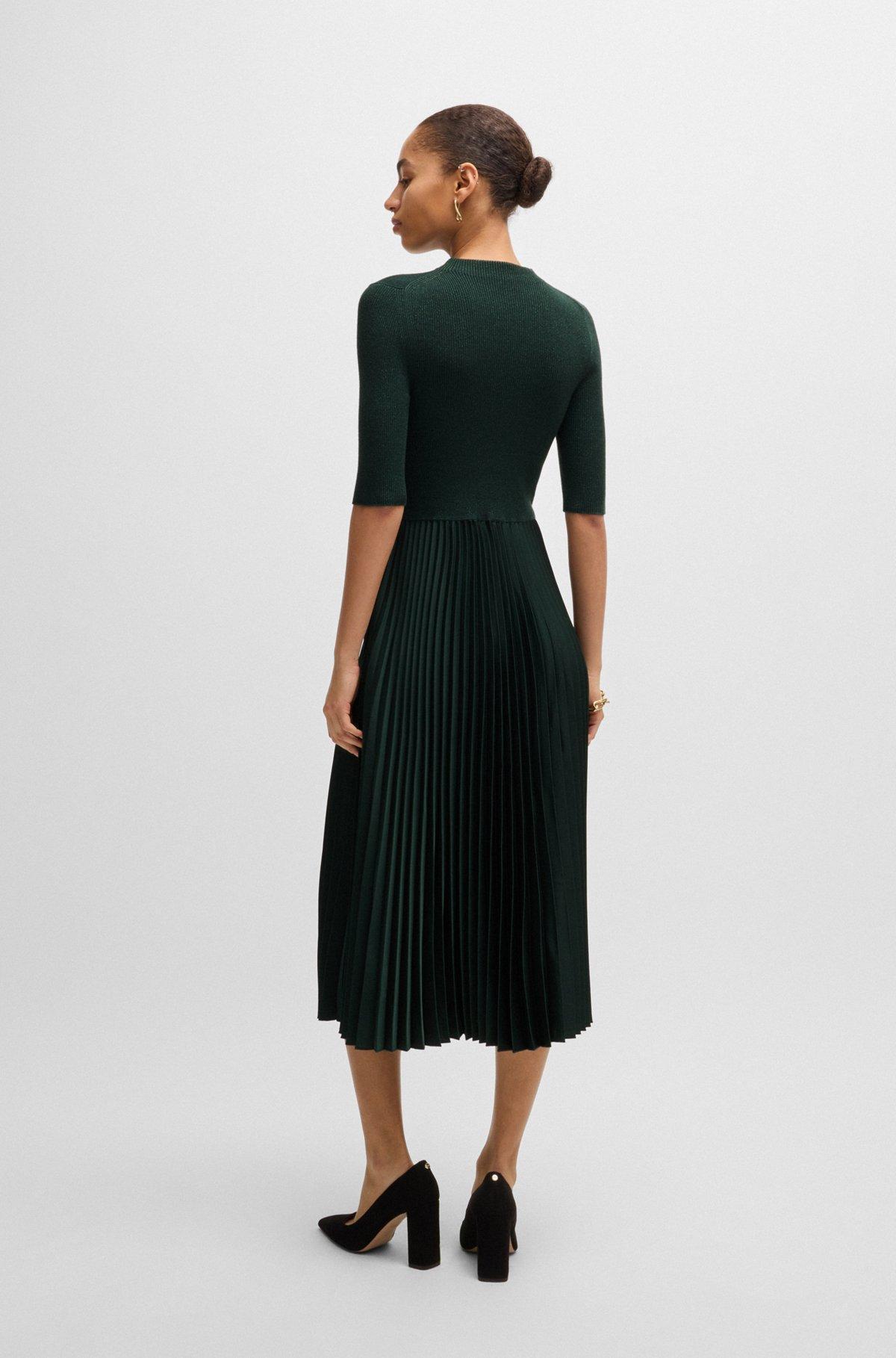 Cropped-sleeve dress with plissé skirt Product Image