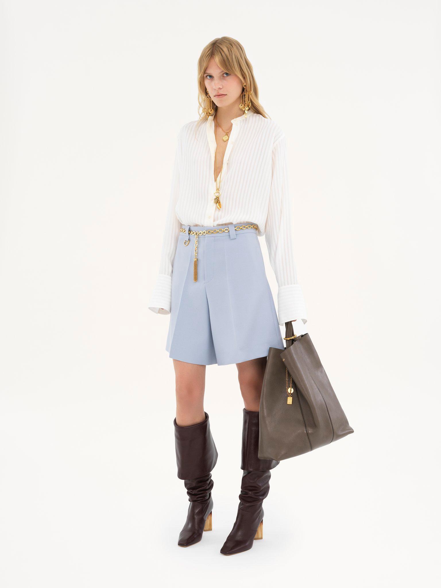 Tailored shorts in wool crêpe Product Image