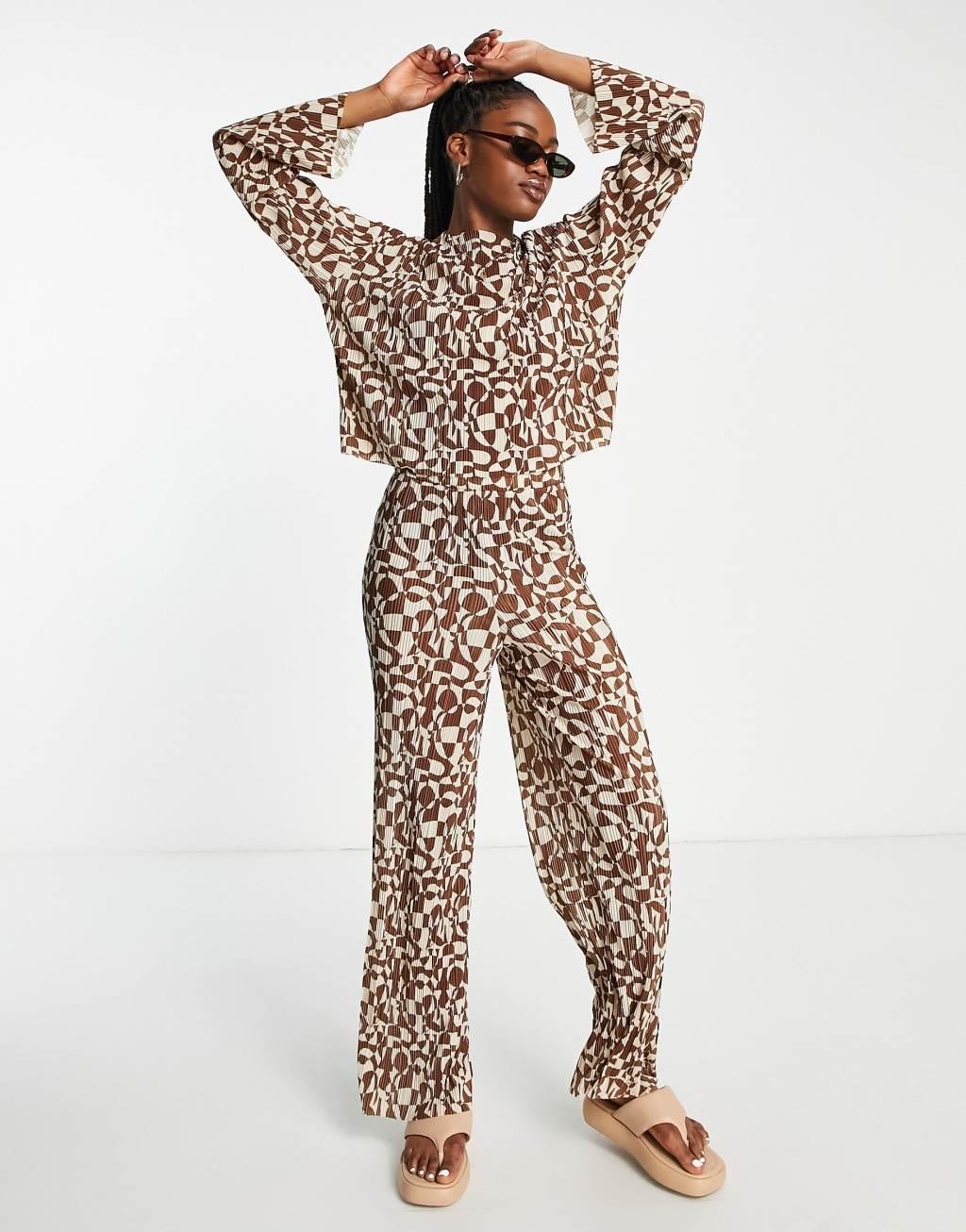 Monki straight leg plisse pants in brown retro circle print - part of a set Product Image