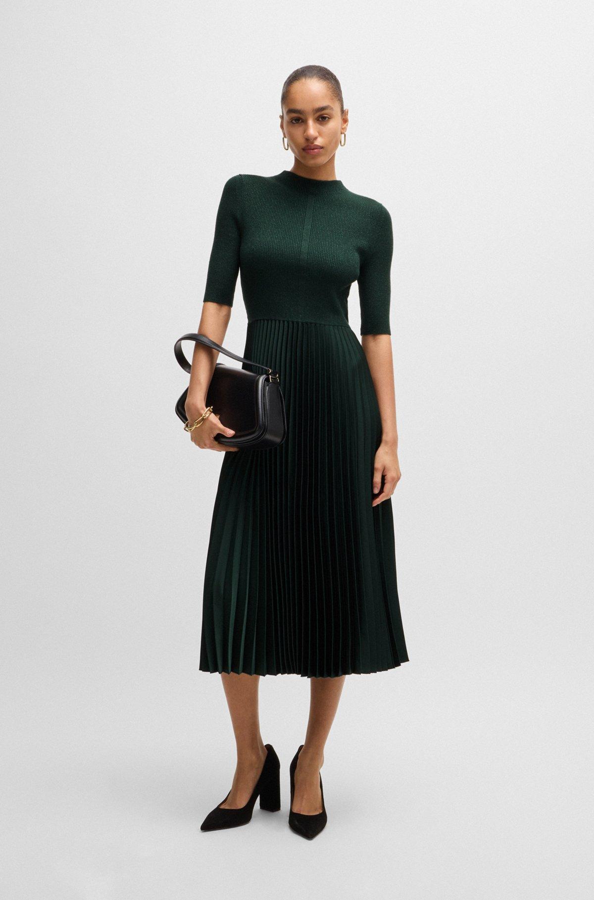 Cropped-sleeve dress with plissé skirt Product Image