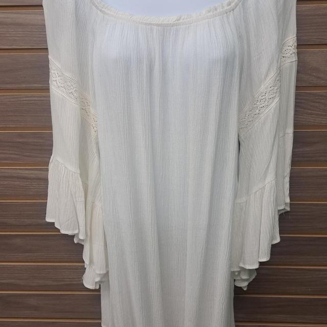 Ivory linen lace flowy bell sleeve Product Image