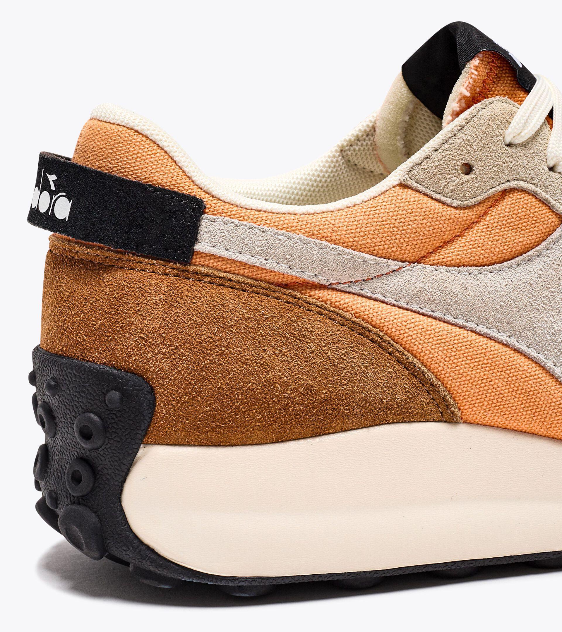 RACE SUEDE SW Product Image