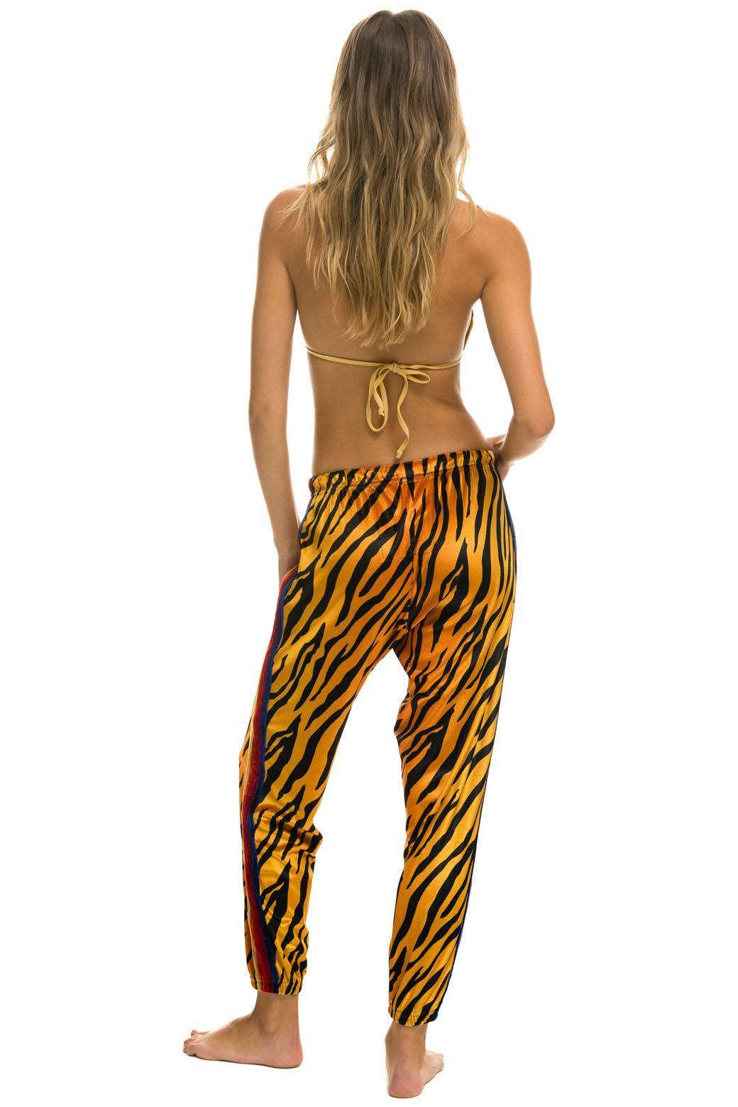 CLASSIC VELVET SWEATPANTS - TIGER Female Product Image