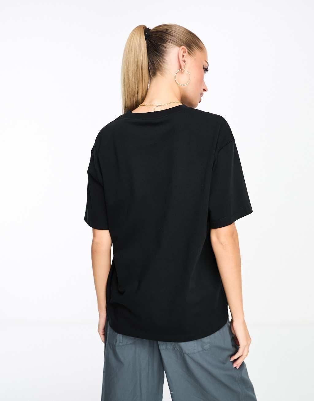 Jordan Essentials girlfriend fit T-shirt in black Product Image