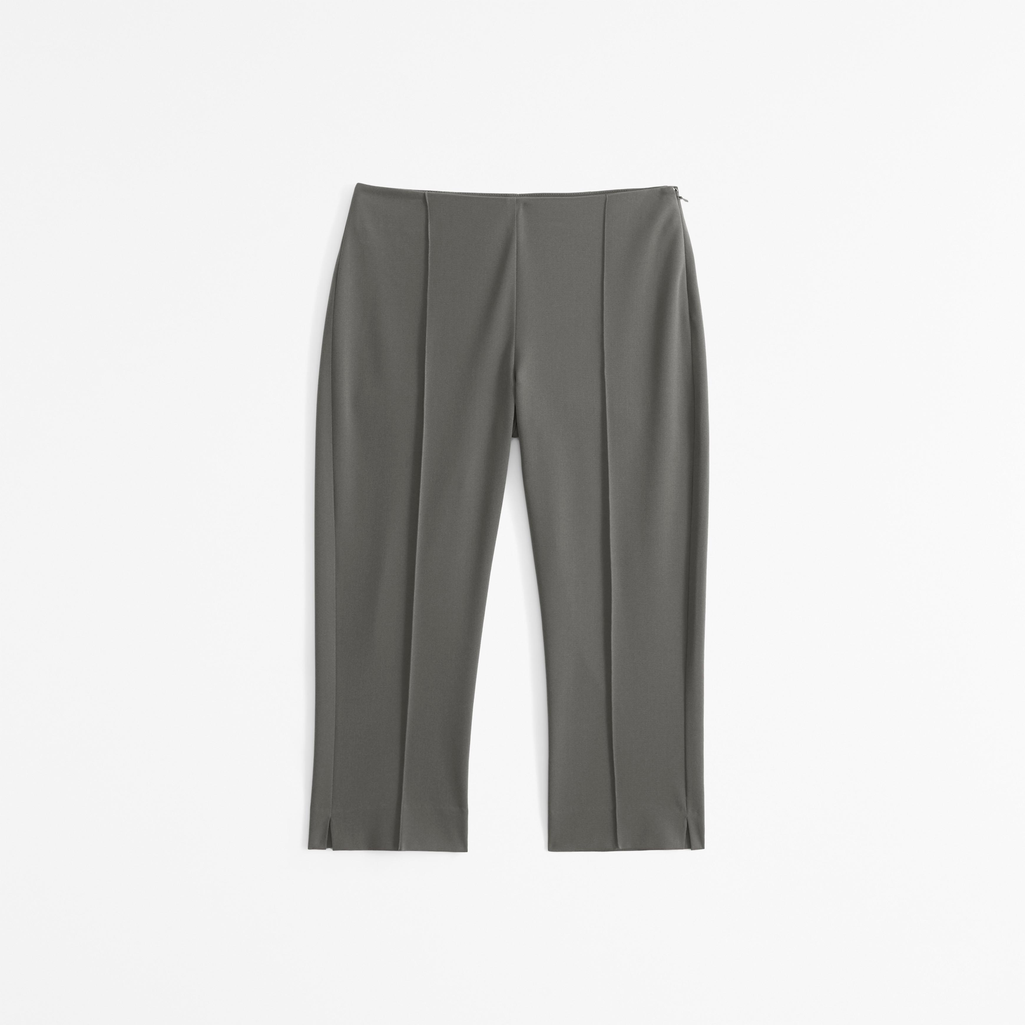 Low Rise Pintuck Capri Pant Product Image