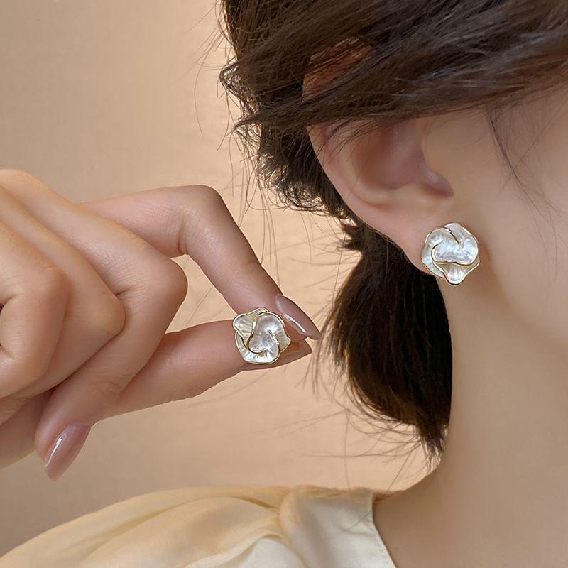 Floral Alloy Stud Earring Product Image