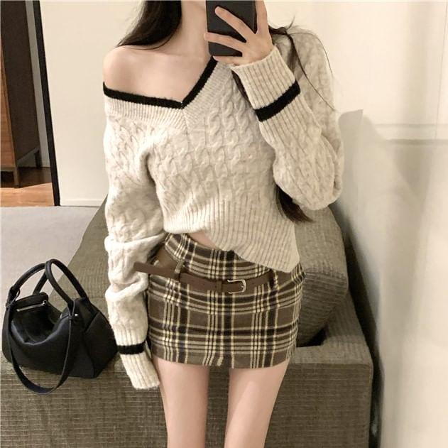 V-Neck Contrast Trim Crop Cable Knit Sweater / High Rise Plaid Mini Pencil Skirt Product Image