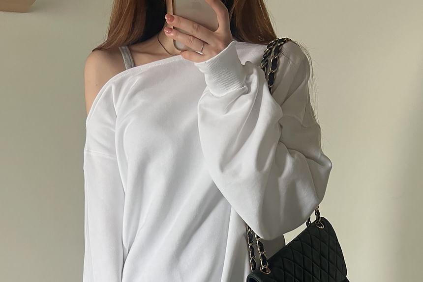 One Shoulder Plain Pullover Product Image