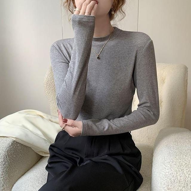 Long-Sleeve Mock Neck Plain Slim Fit T-Shirt Product Image