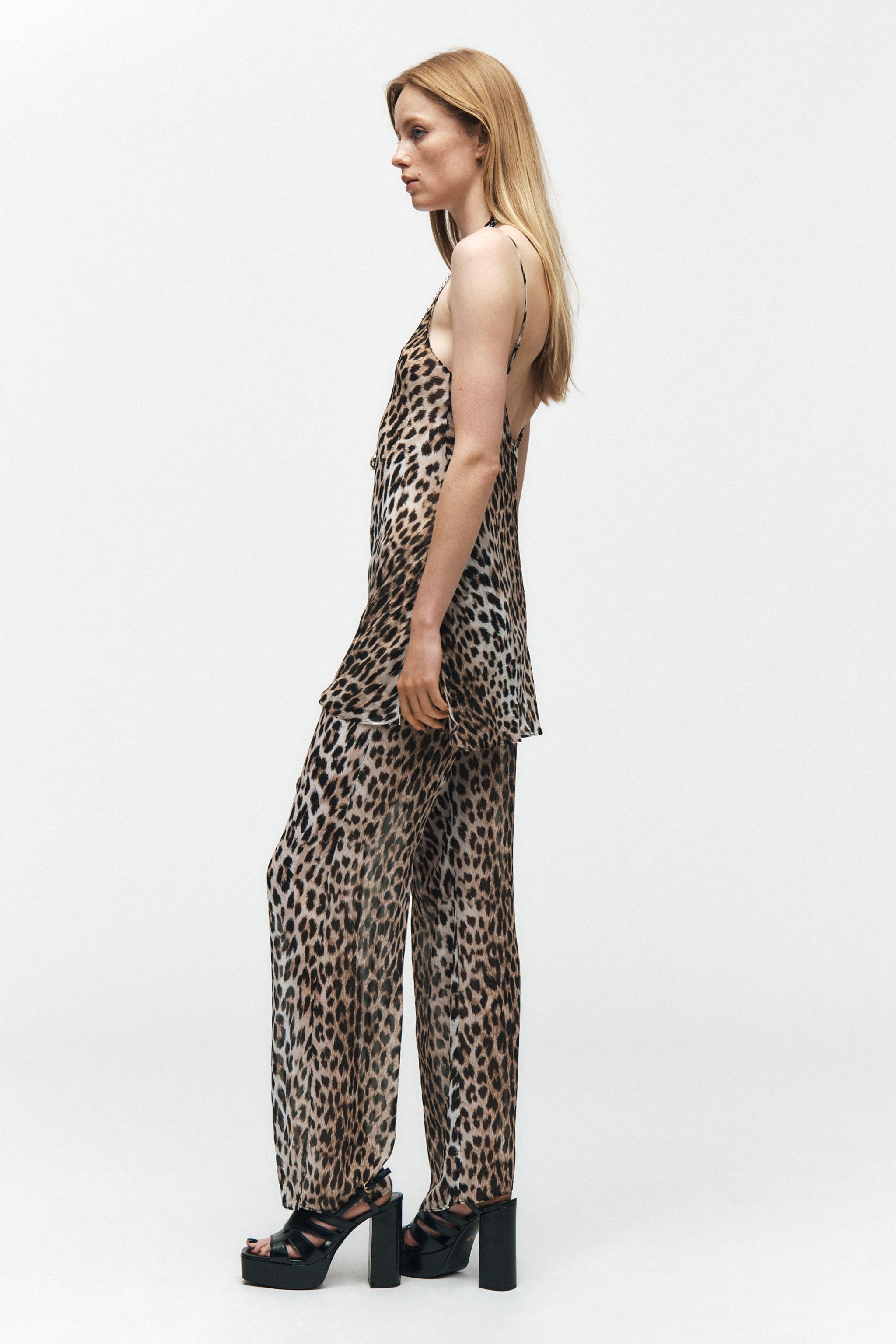 ZARA WOMAN COLLECTION<br/><br/>Pants made of 100% viscose.Mid-rise elastic waistband. Straight leg. Product Image