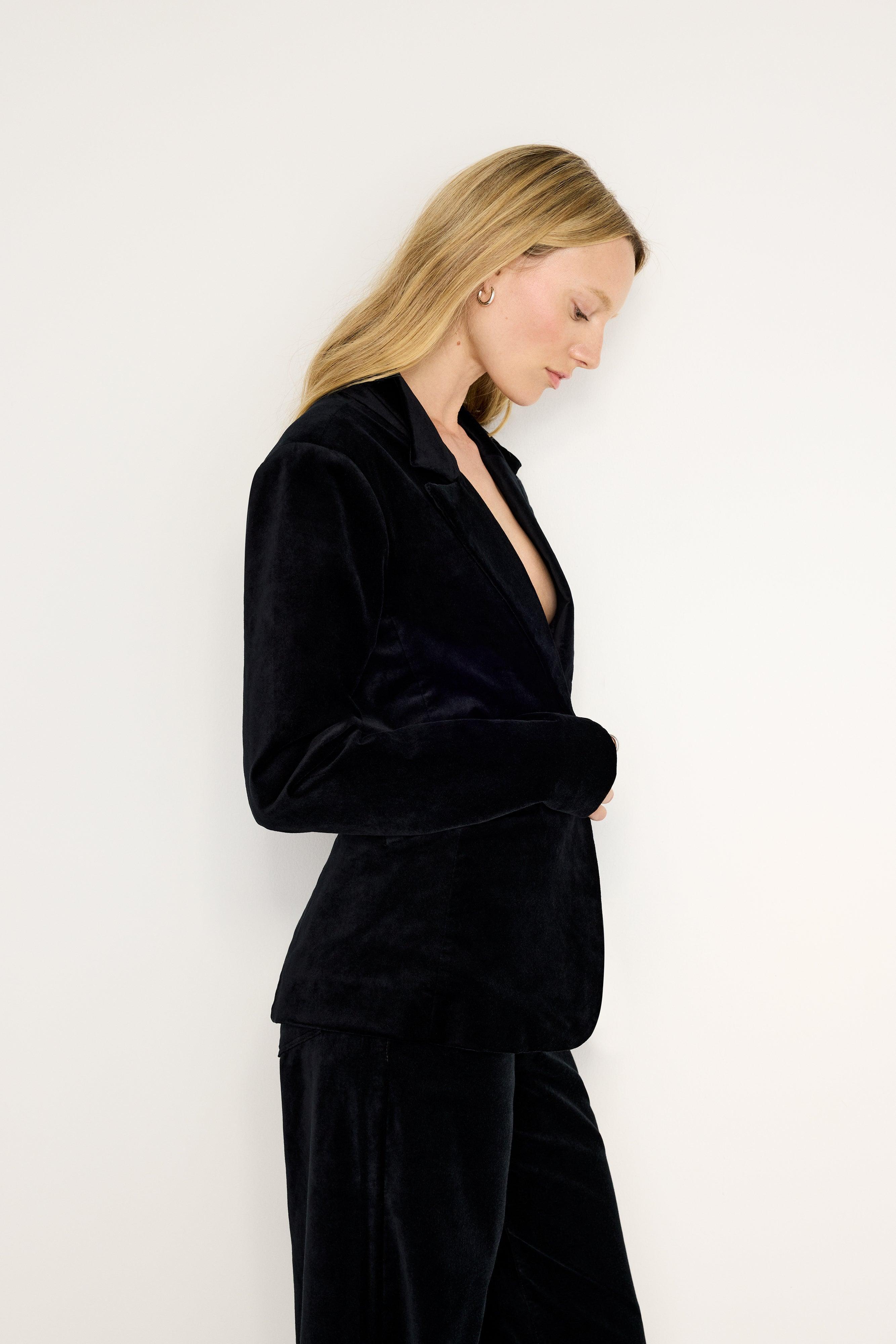 VELVET SCULPTED BLAZER | BLACK001 Product Image