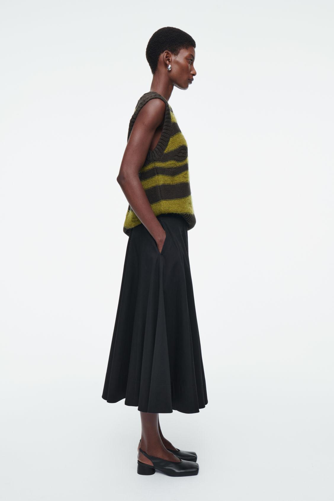 DISTRESSED STRIPED LINEN-BLEND KNITTED VEST product image