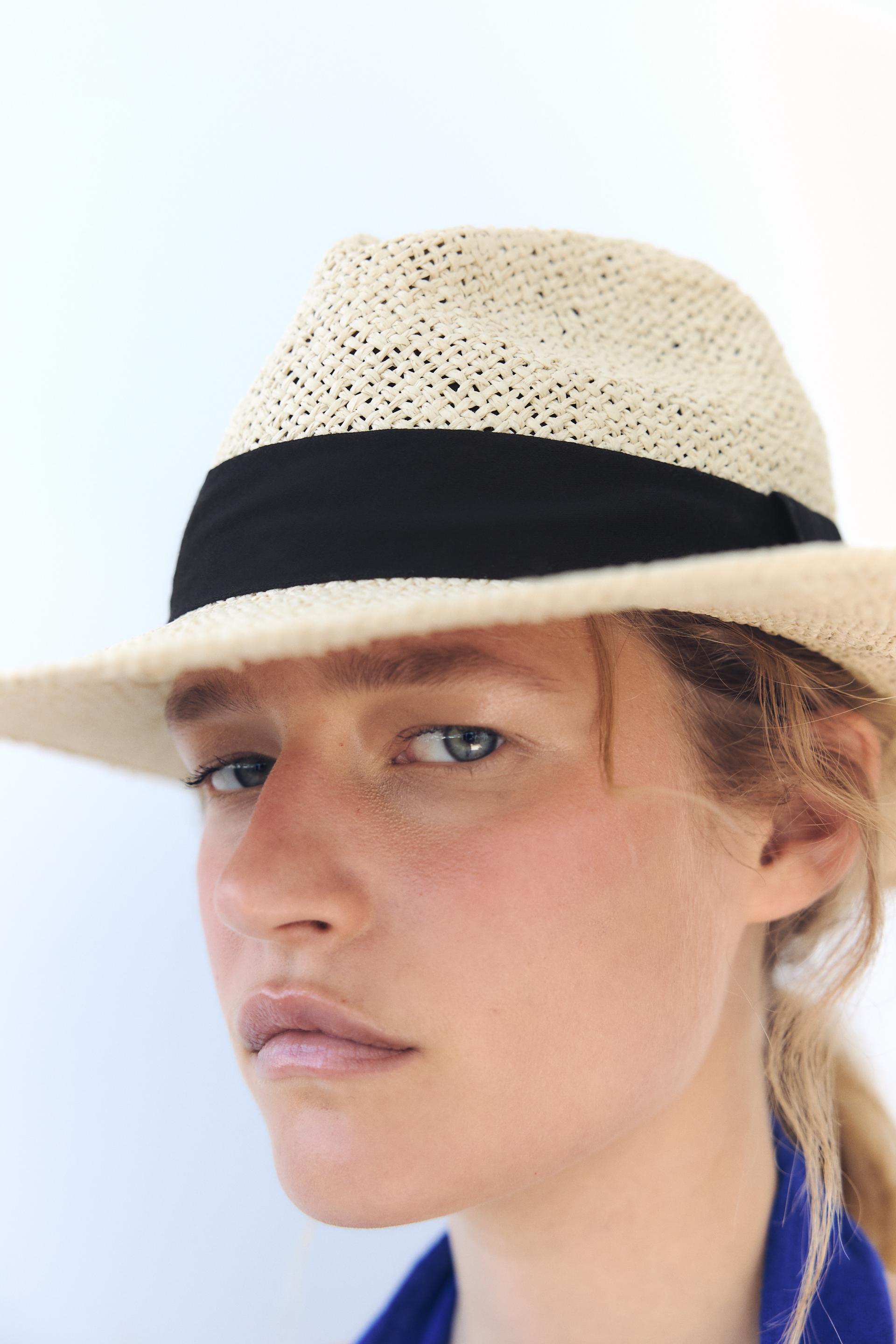 HAT WITH CONTRASTING BAND Product Image