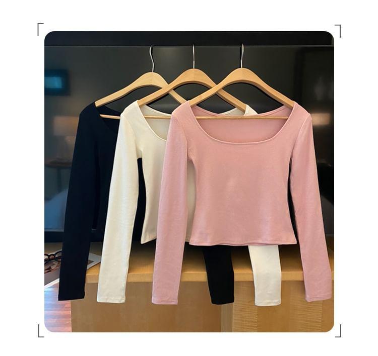 Long-Sleeve Scoop Neck Plain Slim Fit Crop T-Shirt Product Image