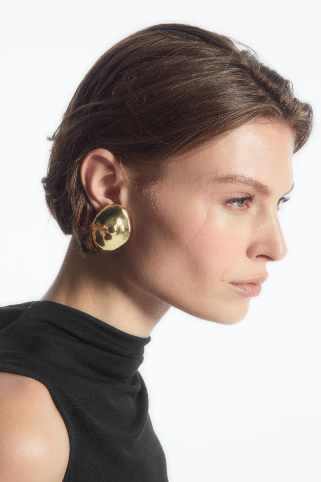 MISMATCHED ORGANIC-SHAPED EARRINGS Product Image