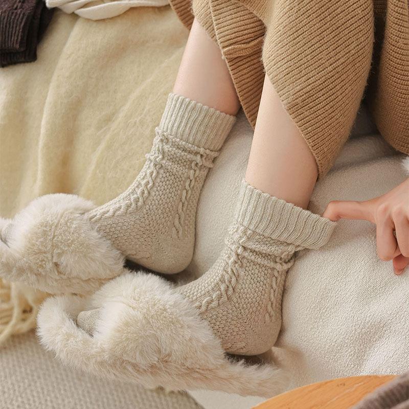 Plain Cable-Knit Socks Product Image