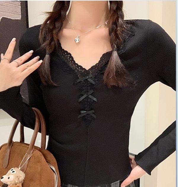 Long-Sleeve V-Neck Plain Bow Lace Trim T-Shirt Product Image