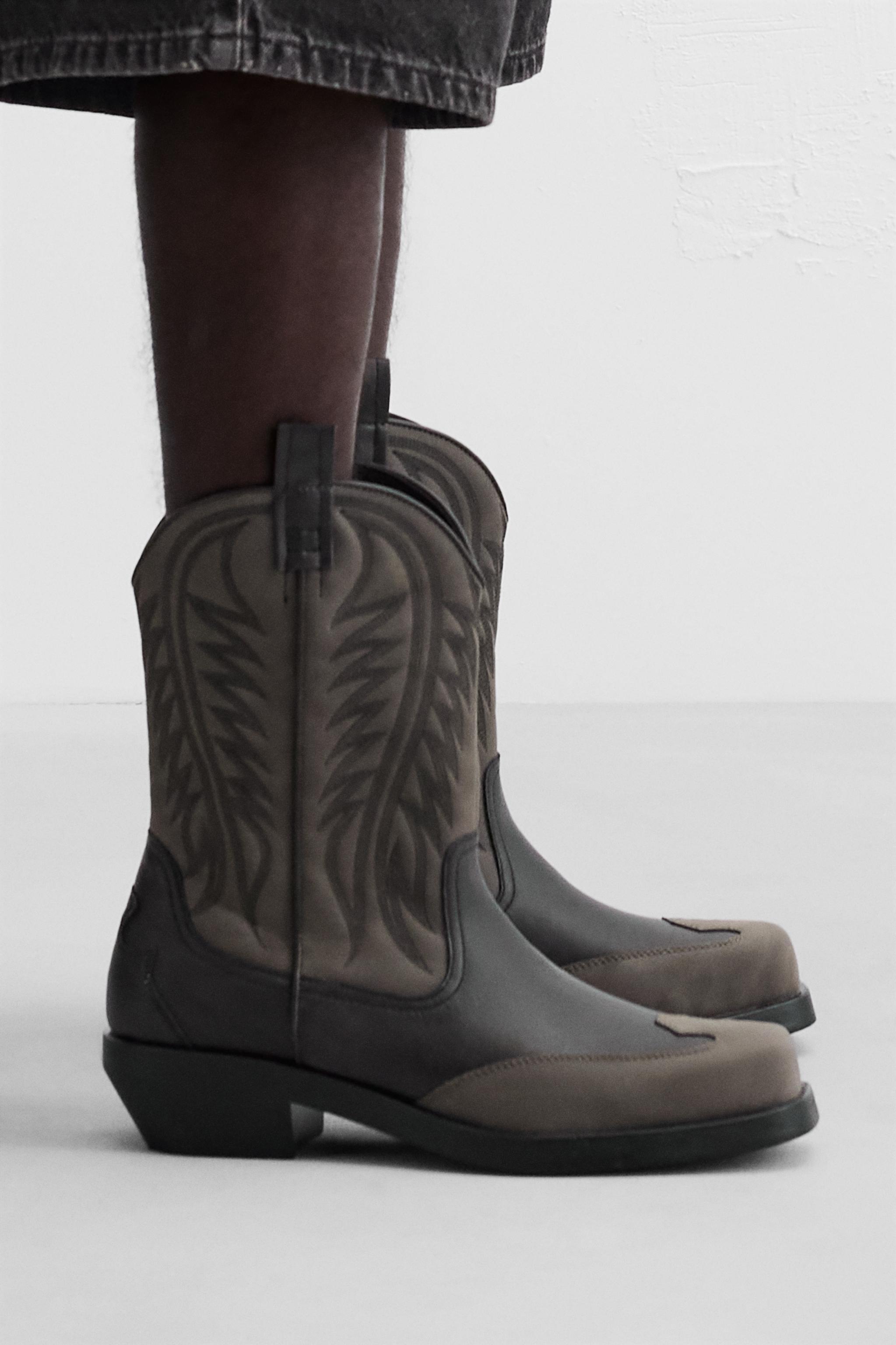 TOPSTITCHED COWBOY BOOTS Product Image