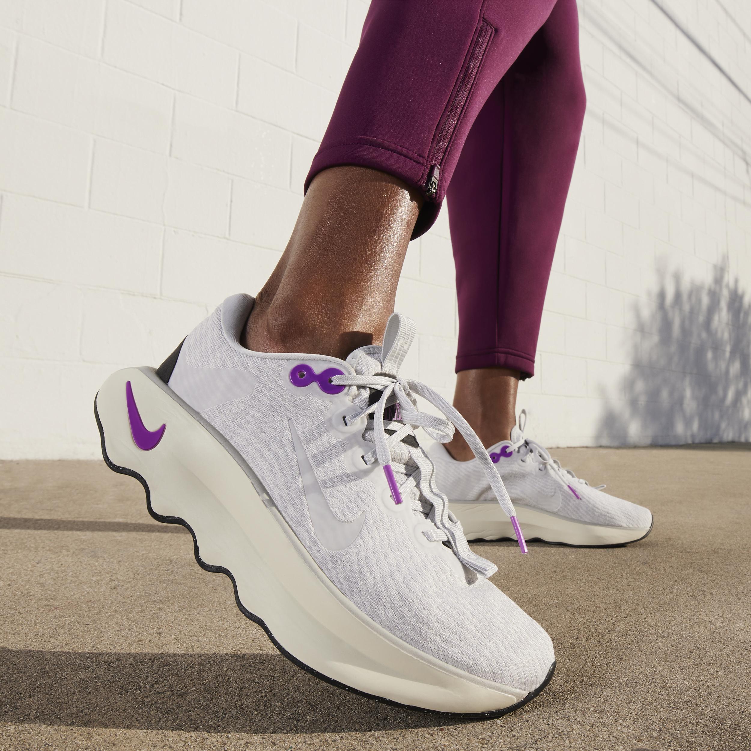 Nike Women's Motiva Walking Shoes Product Image