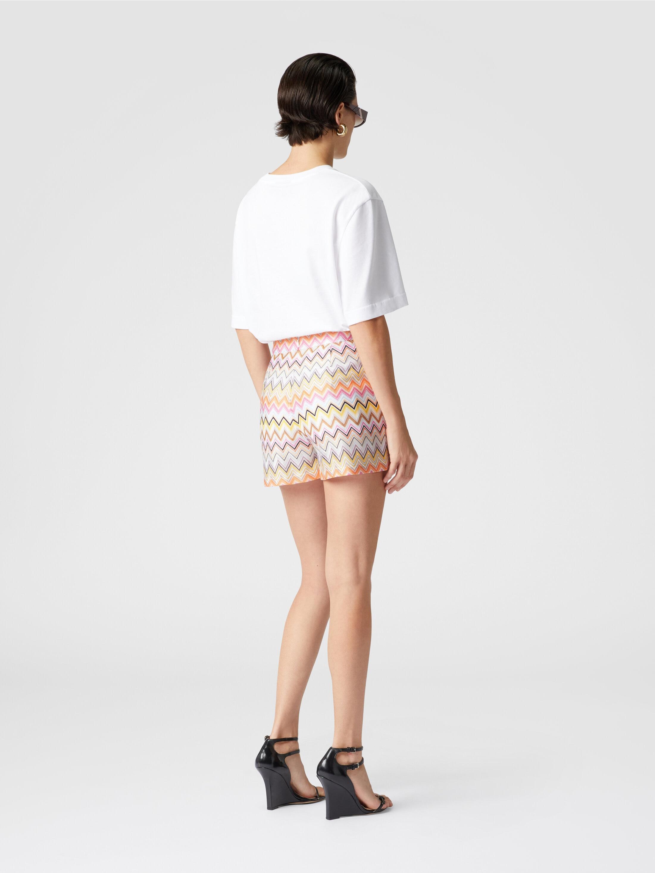 Zig zag viscose shorts Product Image