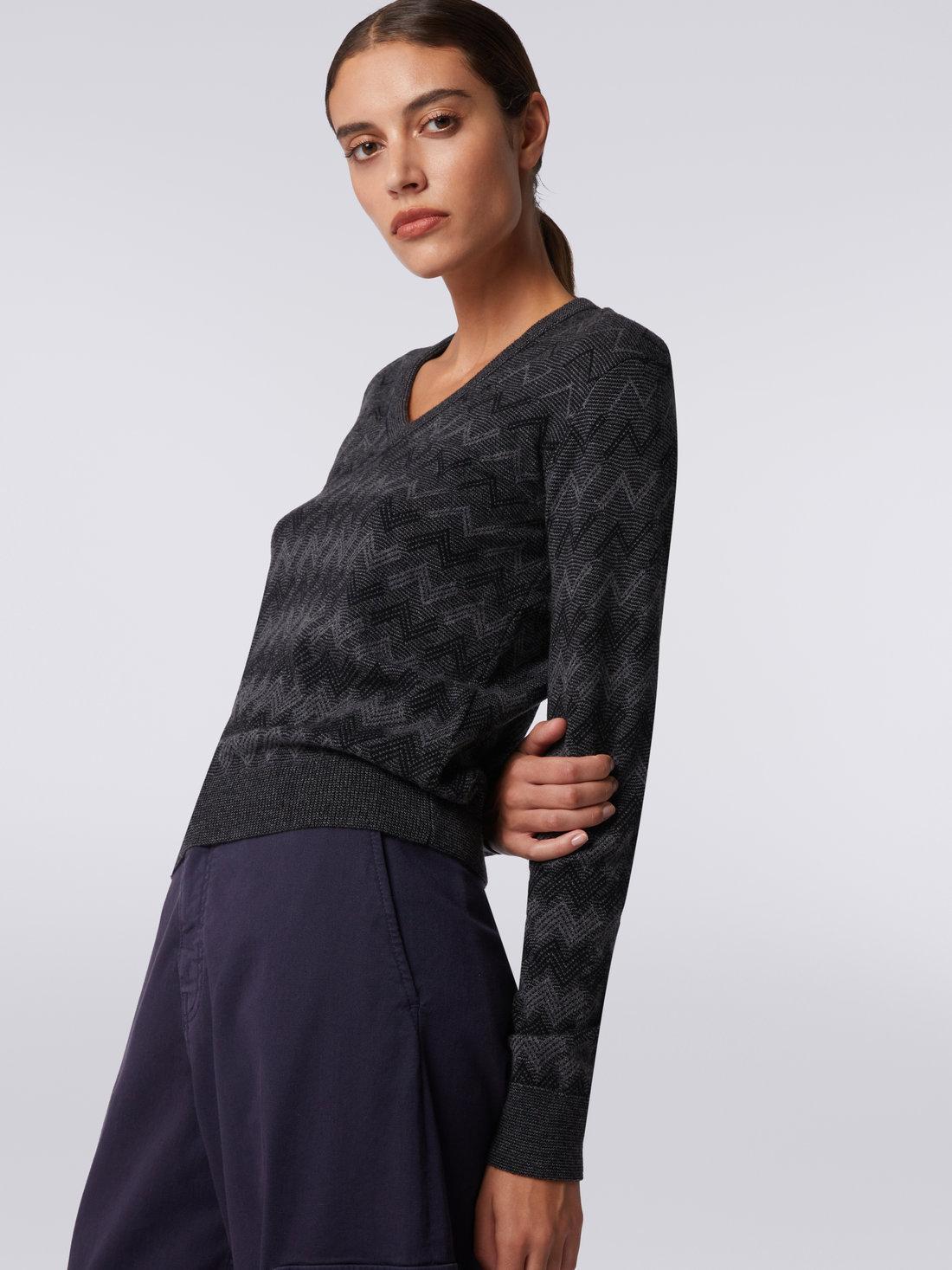 Cashmere V-neck sweater with zigzags Black | Missoni Product Image