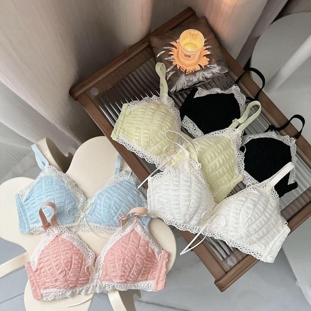 Bow Panel Lace Wireless Bra Product Image