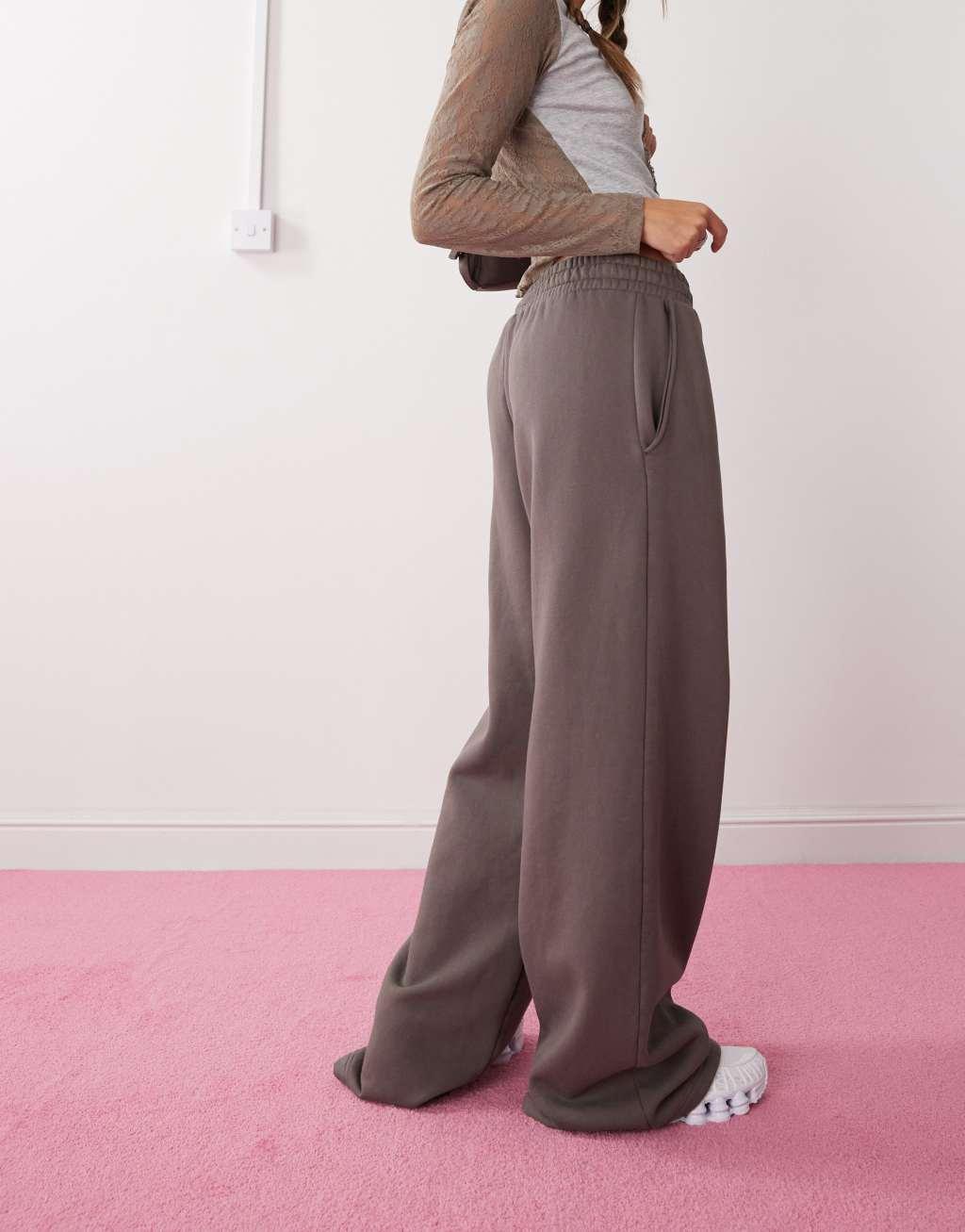 Weekday wide leg heavyweight jersey sweatpants in gray Product Image