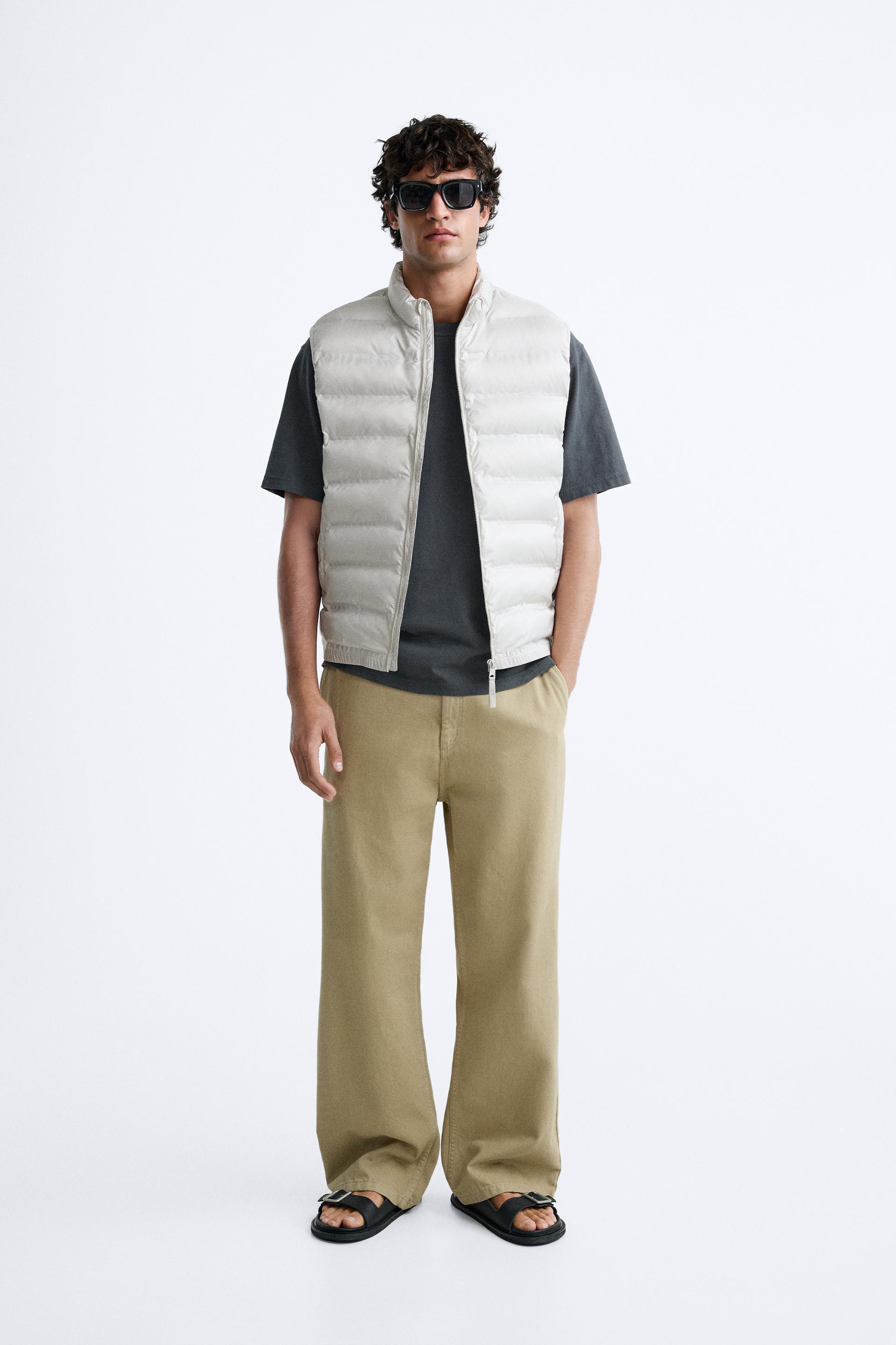 LIGHTWEIGHT PUFFER VEST Product Image