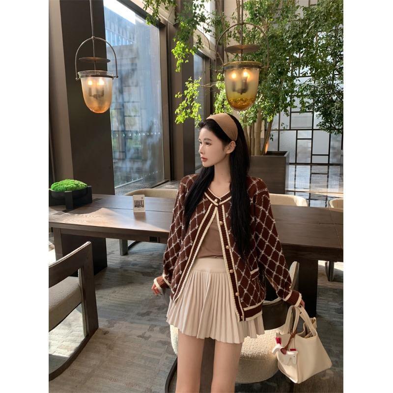 Round Neck Diamond Patterned Cardigan Product Image