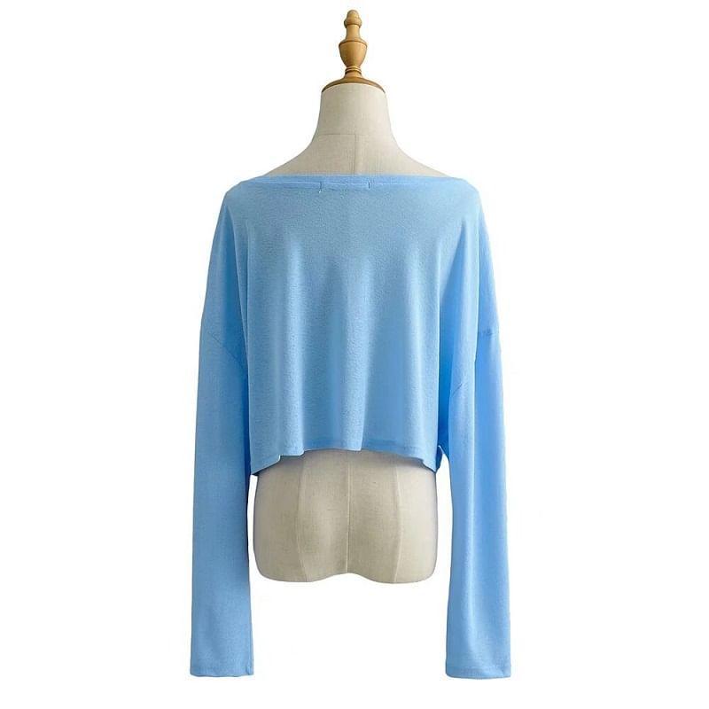 Long-Sleeve Scoop Neck Plain Crop T-Shirt Product Image