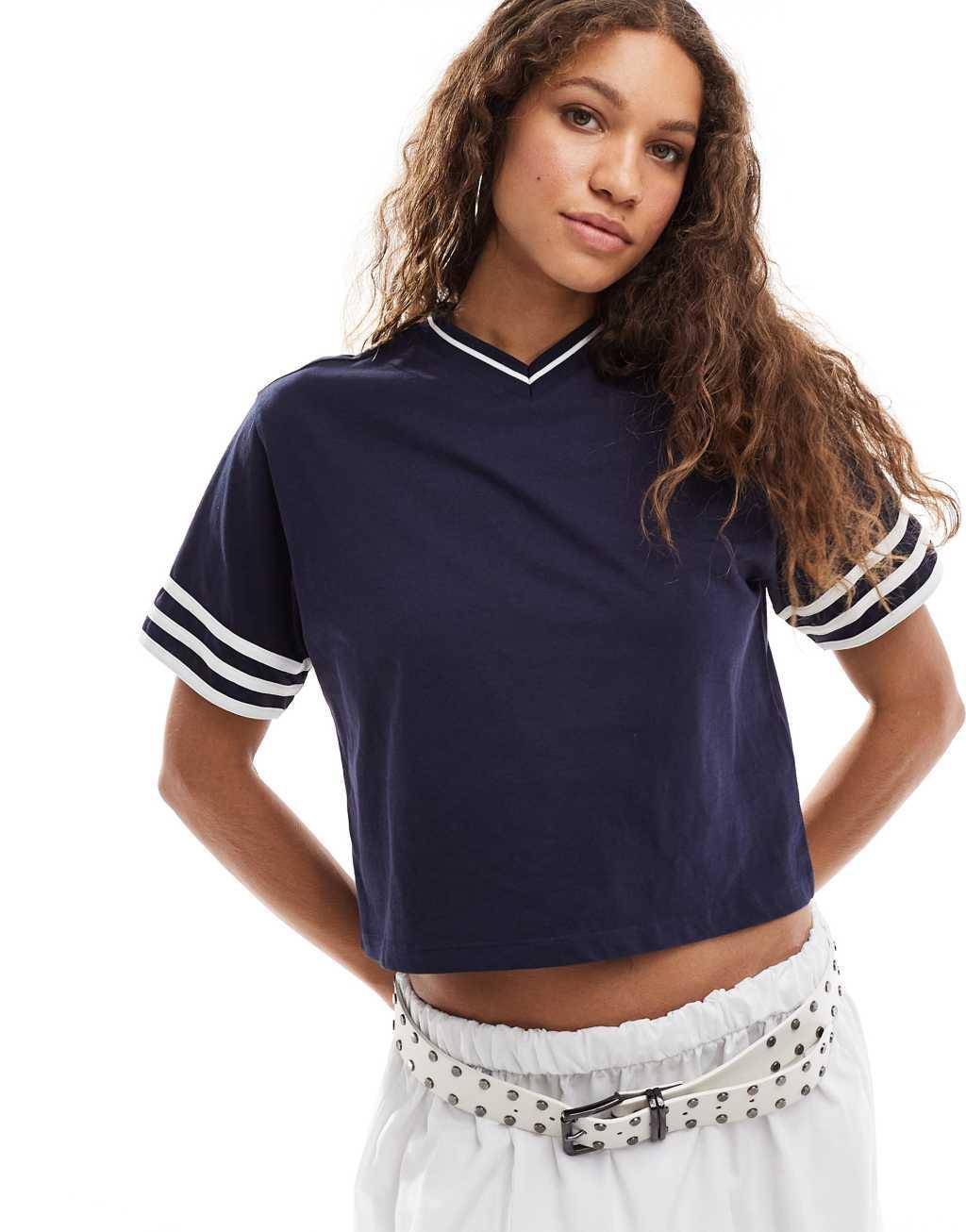 COLLUSION boxy V-neck cropped T-shirt in navy Product Image